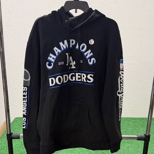 Fanatics Black and Blue Los Angeles Dodgers Champions Sweater New with out tags